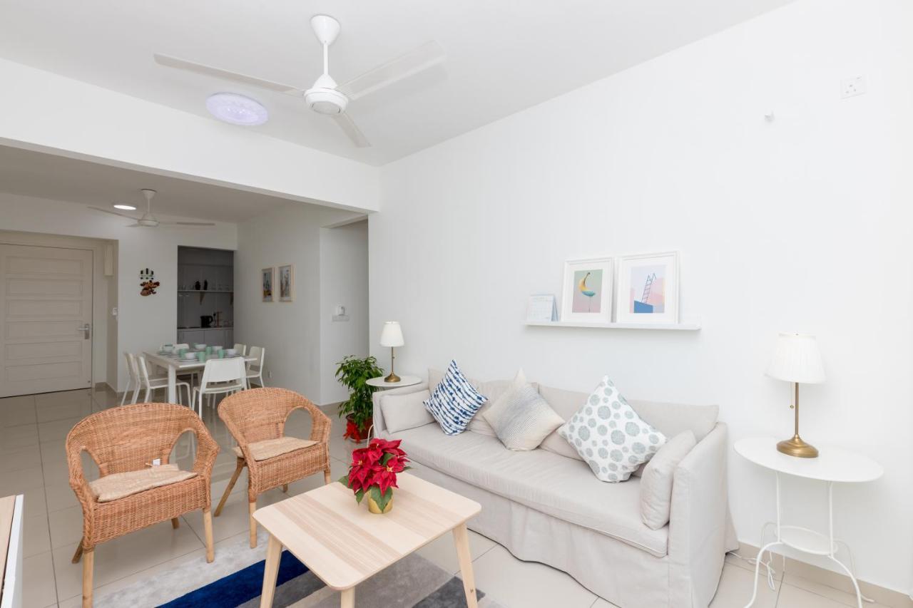 White Lagom Scandinavian House, By Sanguine Apartment Tanjung Tokong Exterior photo