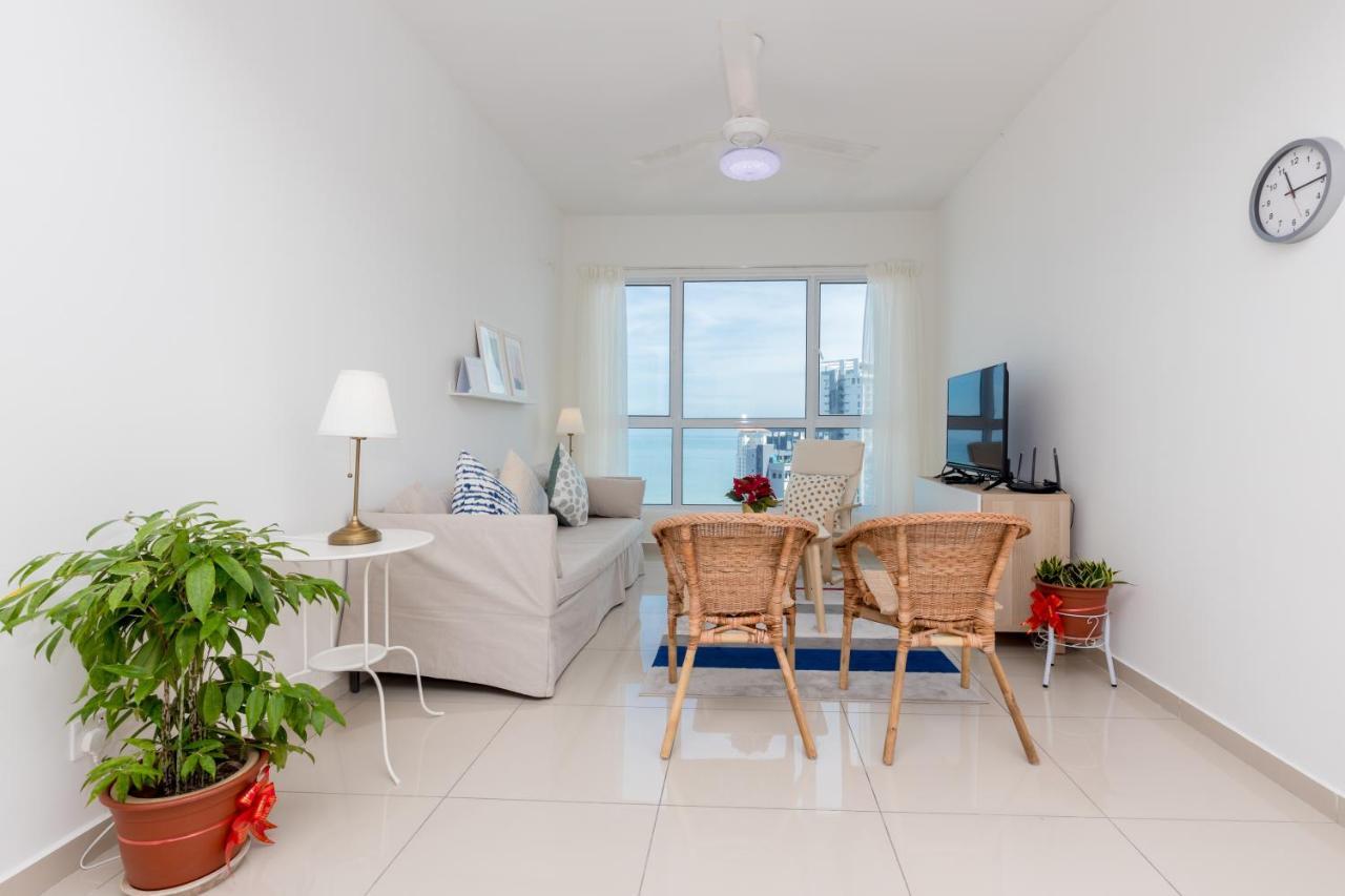 White Lagom Scandinavian House, By Sanguine Apartment Tanjung Tokong Exterior photo
